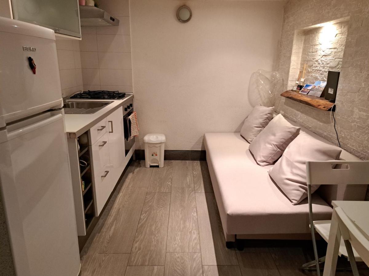 Ferienwohnung Toledo 27, A Due Passi Da Piazza Del Plebiscito Neapel Exterior foto