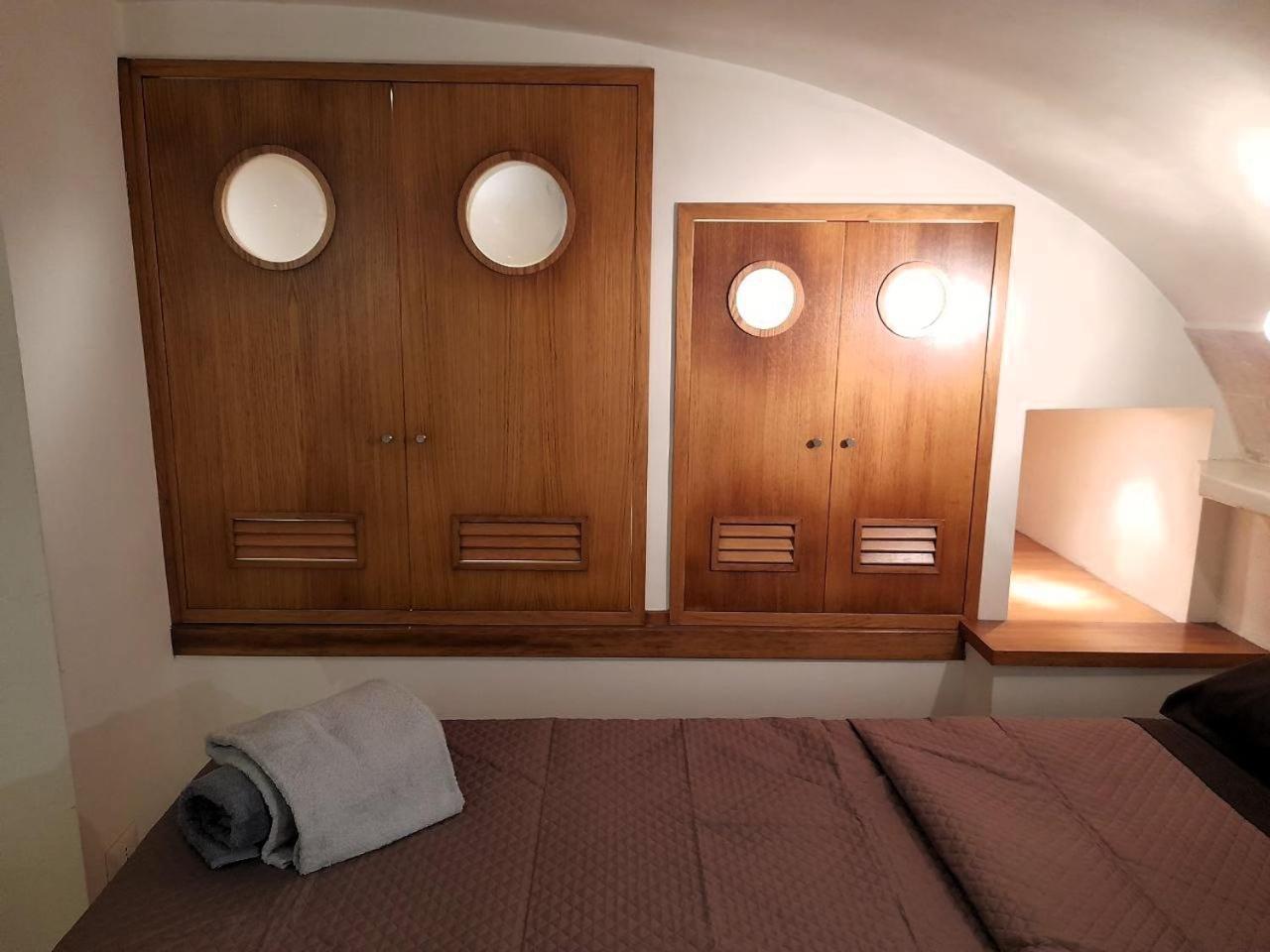 Ferienwohnung Toledo 27, A Due Passi Da Piazza Del Plebiscito Neapel Exterior foto