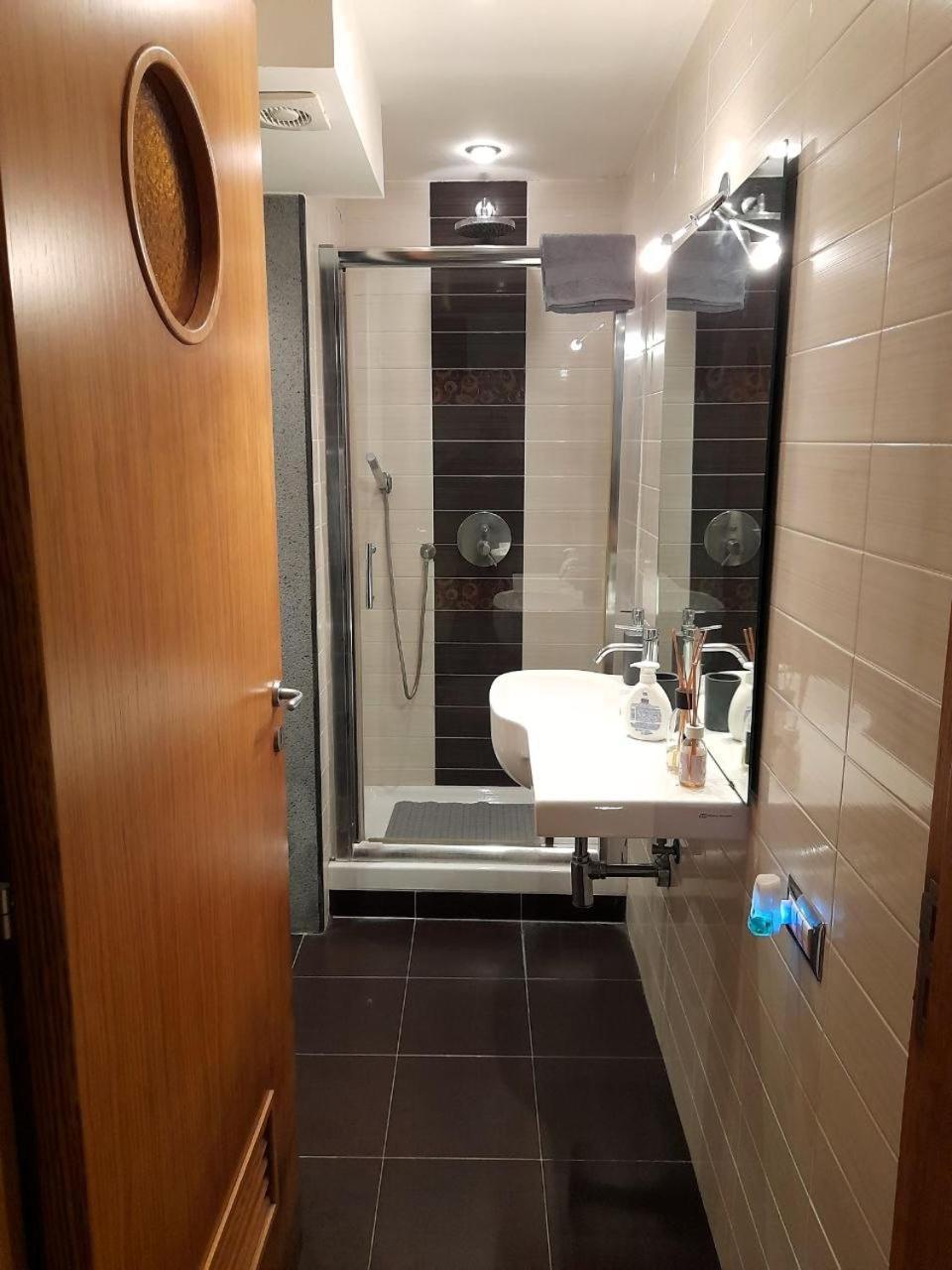 Ferienwohnung Toledo 27, A Due Passi Da Piazza Del Plebiscito Neapel Exterior foto