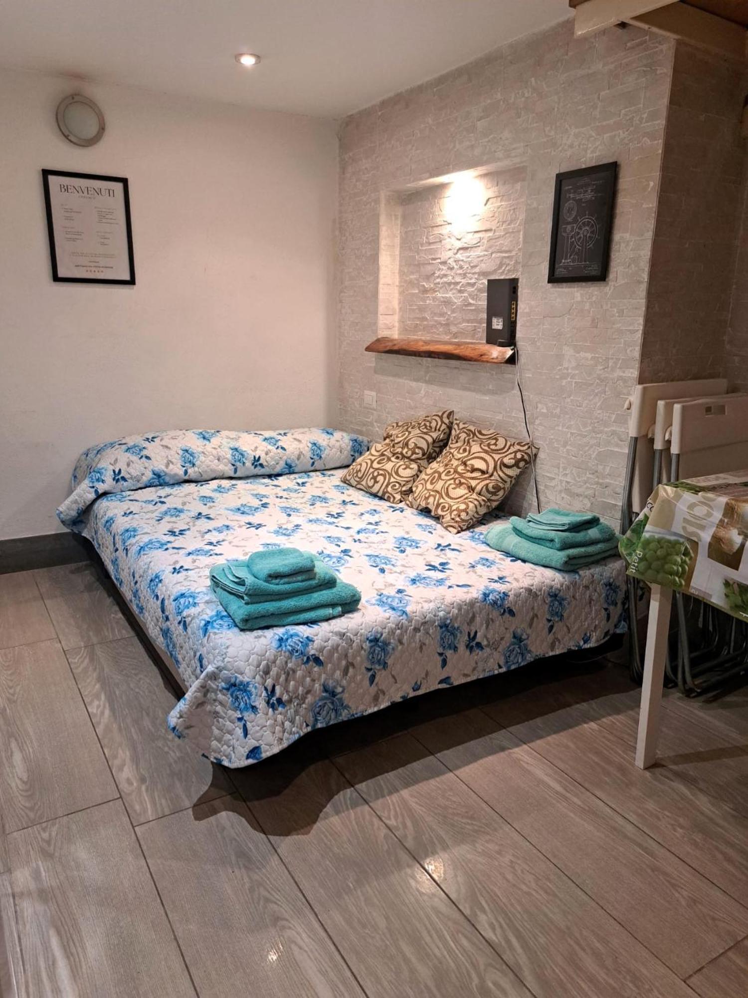 Ferienwohnung Toledo 27, A Due Passi Da Piazza Del Plebiscito Neapel Exterior foto